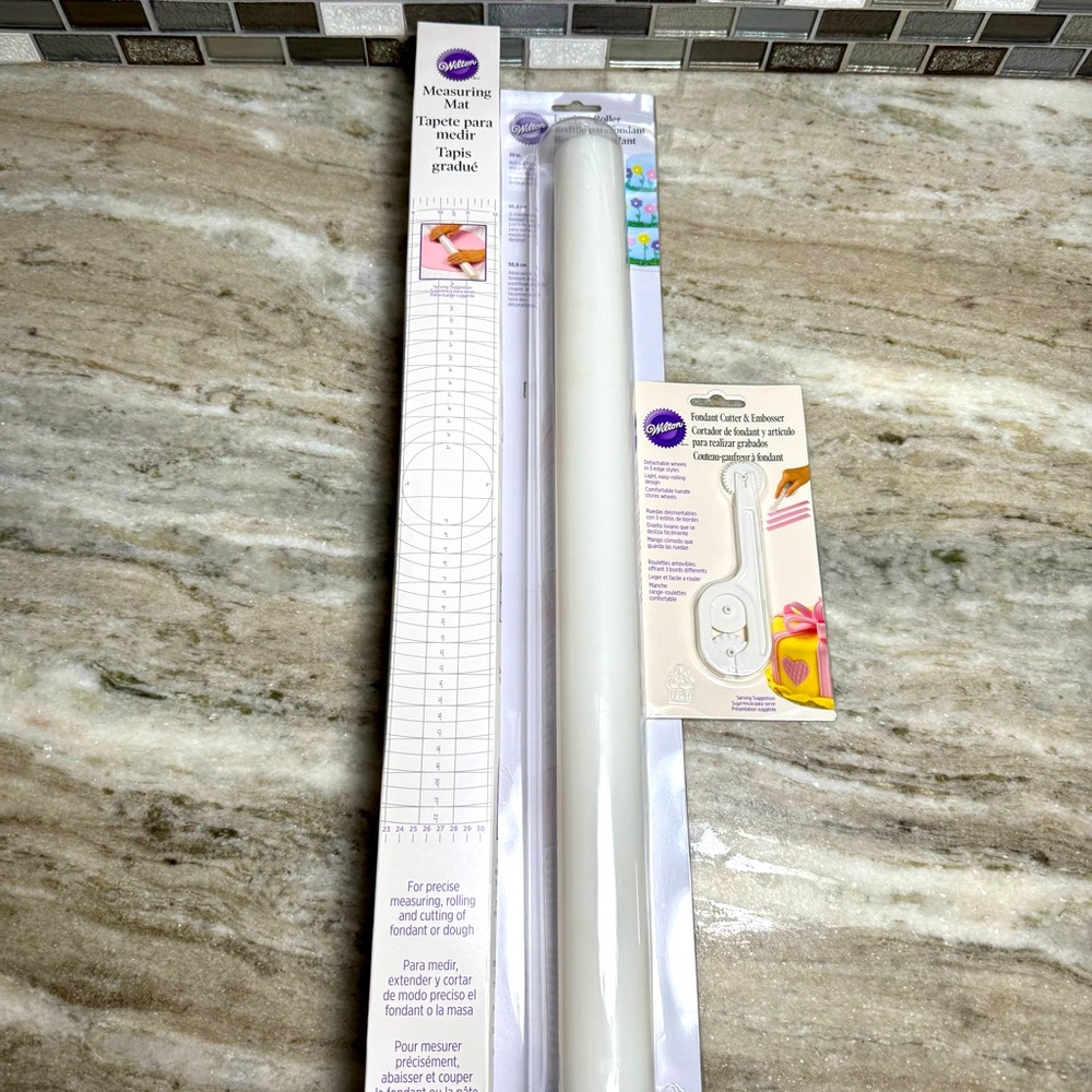 Wilton Roller/Cutter/Mat Fondant Tool Set - 3 pcs